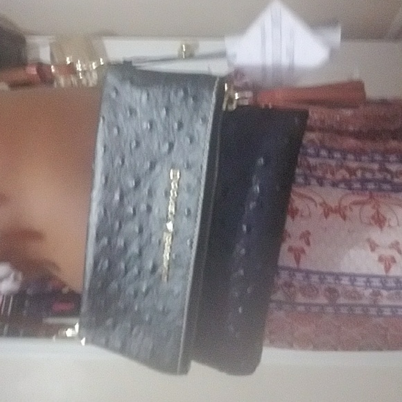 Brand new dooney and Bourke crossover hand bag - Picture 5 of 5